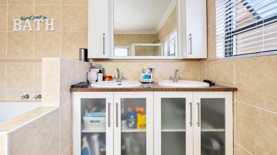 3 Bedroom Property for Sale in Wilkoppies North West